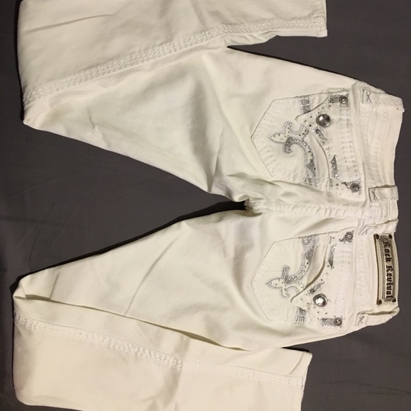 Rock Revival 
Silver accents 
Worn 
Small stains - Picture 1 of 7